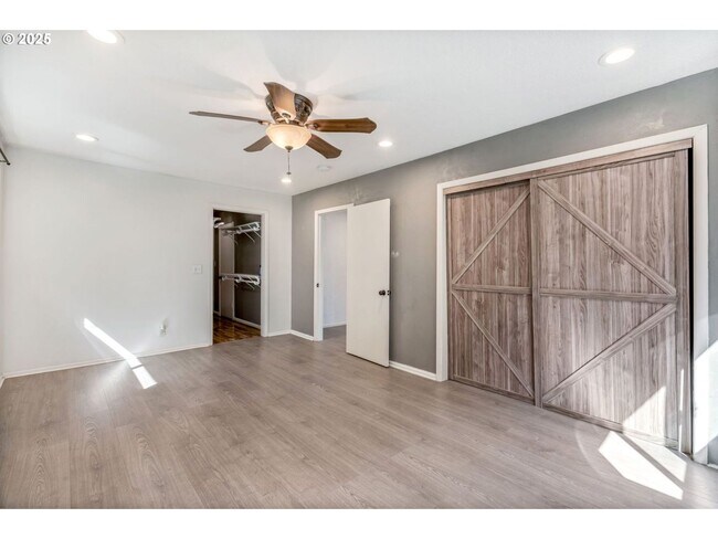 Building Photo - Classic Hillsboro Home with Two Spacious B...