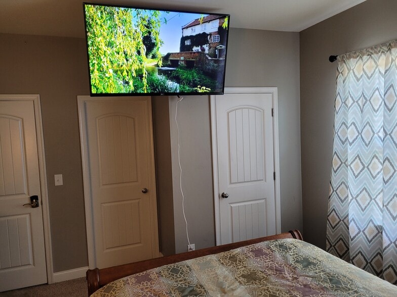 Building Photo - 500 Longhorn Drive