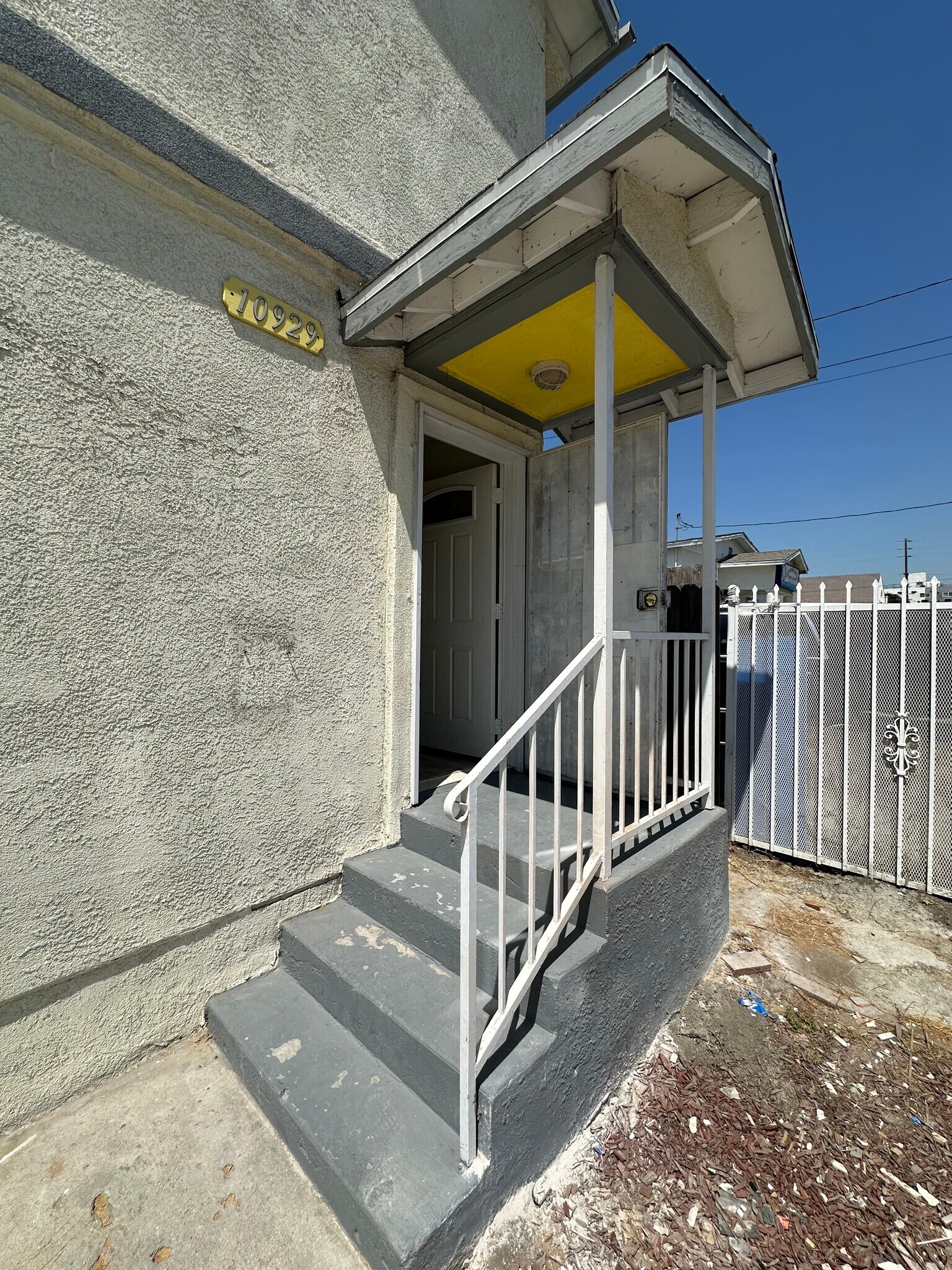 Building Photo - 10929 Compton Ave