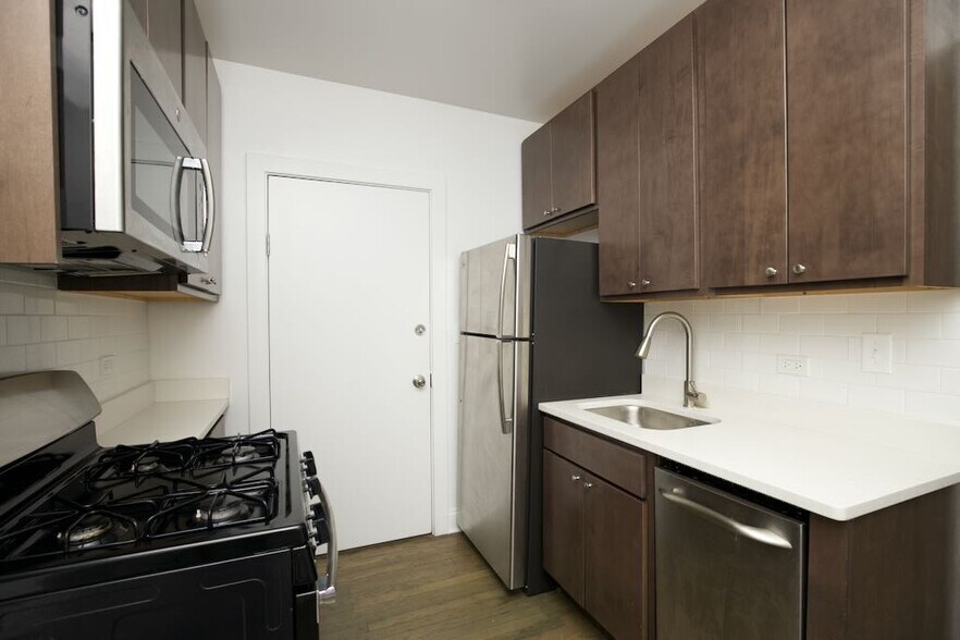 Building Photo - 2641 N Spaulding Ave