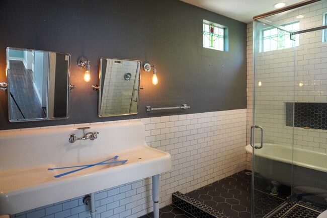 Building Photo - Charming Alta Vista Bungalow with Original...