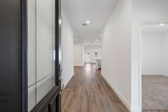 Building Photo - 1144 Purple Orchid St