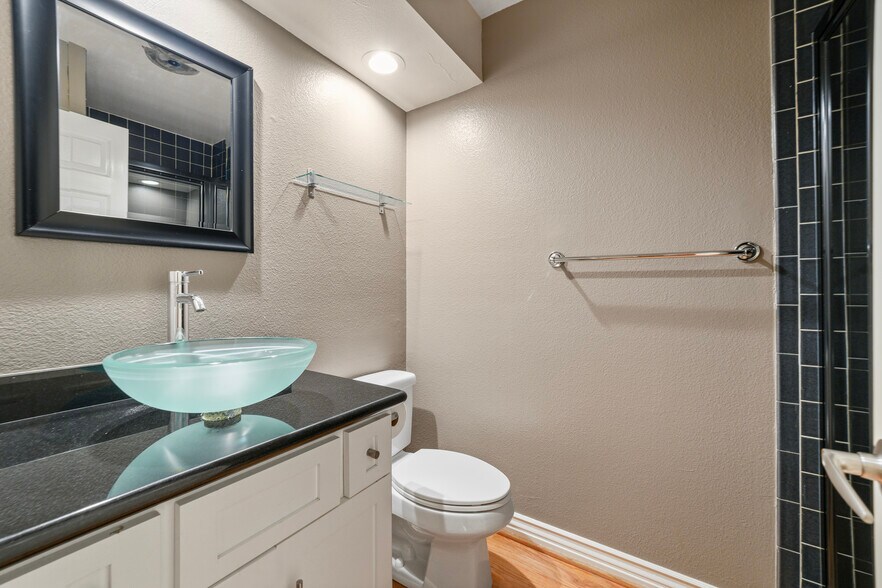 Primary Bathroom - 15231 Magnolia Blvd