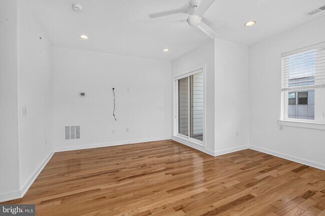 Building Photo - 950 Shackamaxon St