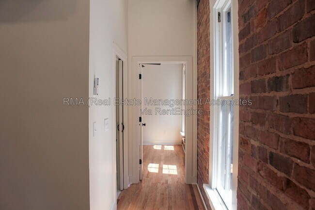 Building Photo - 4 6/8 Zebulon St