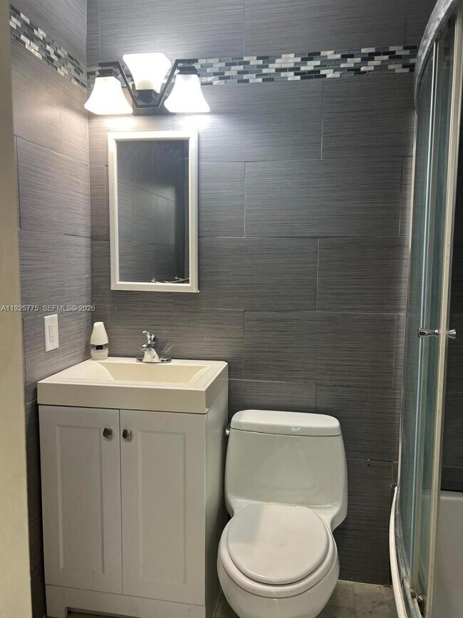 Building Photo - 4050 NE 12th Terrace