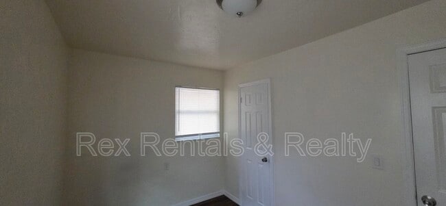 Building Photo - 4722 12th Ave S