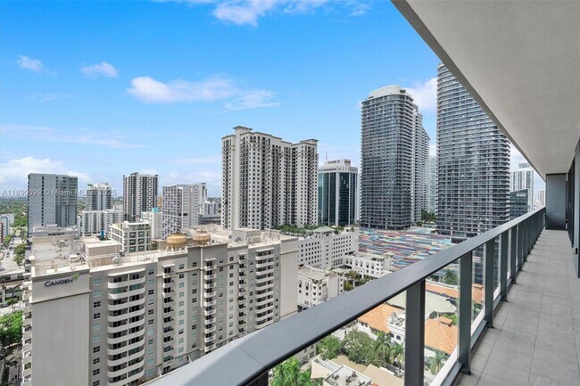Building Photo - 1000 Brickell Plaza