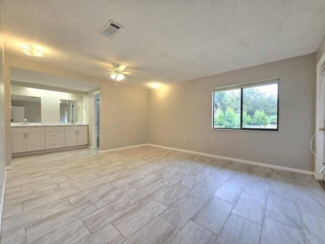 Building Photo - 4604 Dillwyn Dr