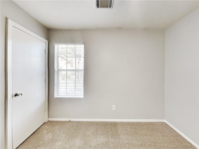 Building Photo - 410 Rill Crest Ct