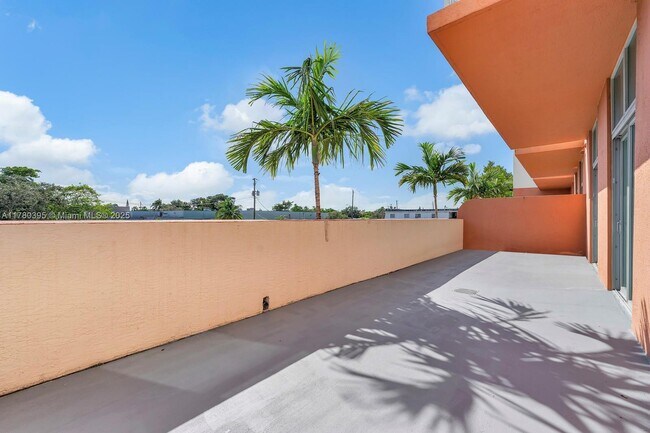 Building Photo - 2100 Van Buren St