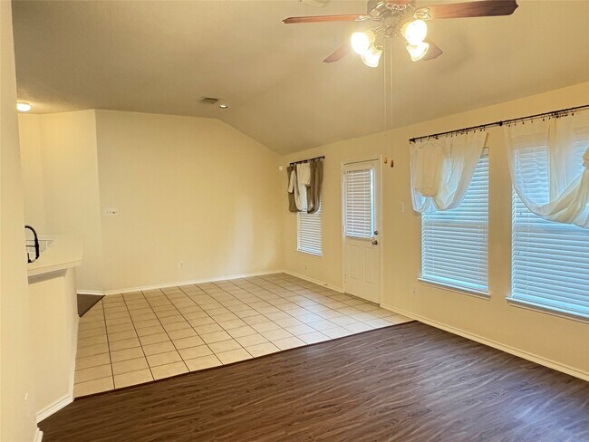 Building Photo - 9614 Ashwood Valley Dr