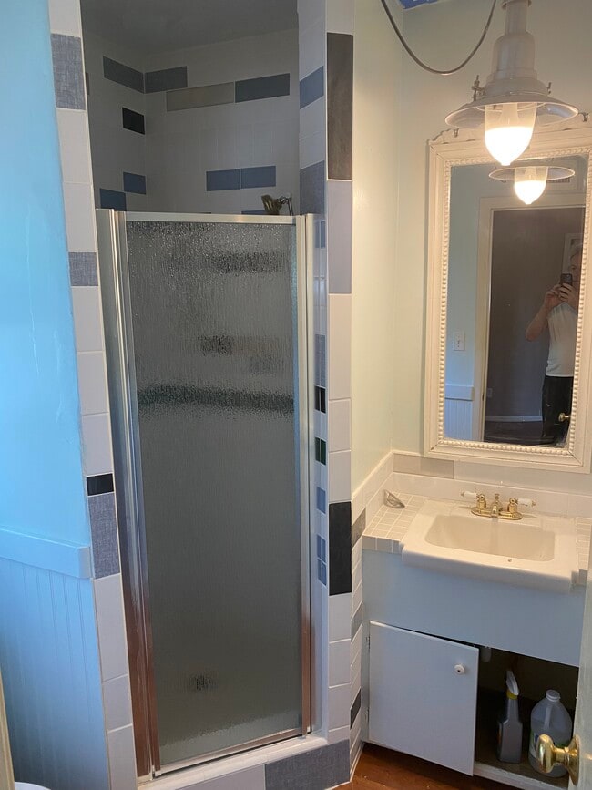 Master bath - 7655 Ostrom Ave