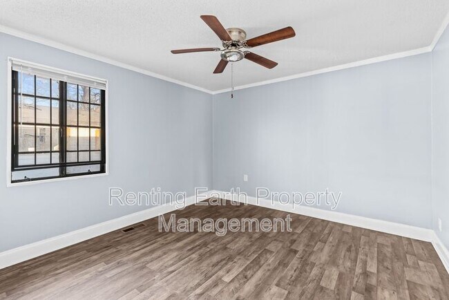 Building Photo - 3829 Ellis Ave SW