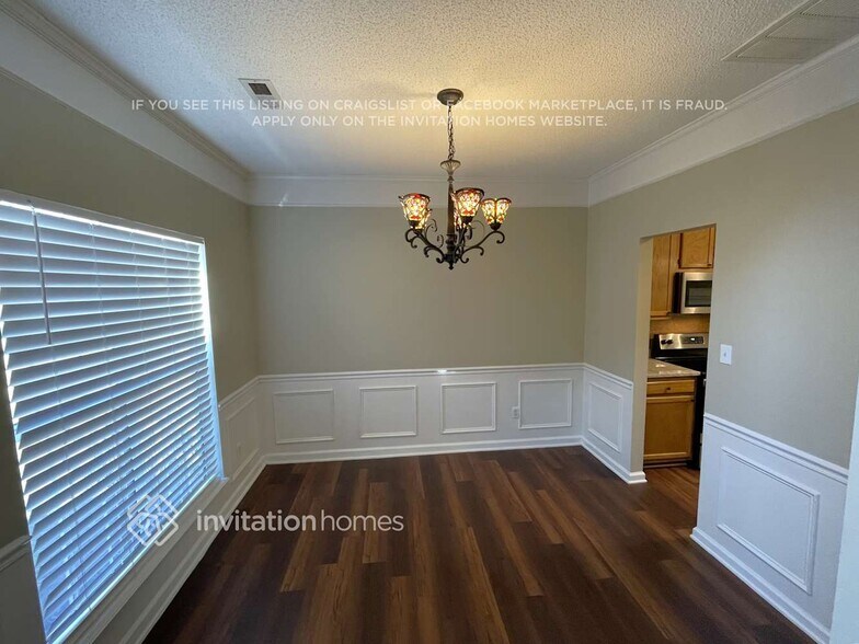 Building Photo - 3869 Longwood Dr SW