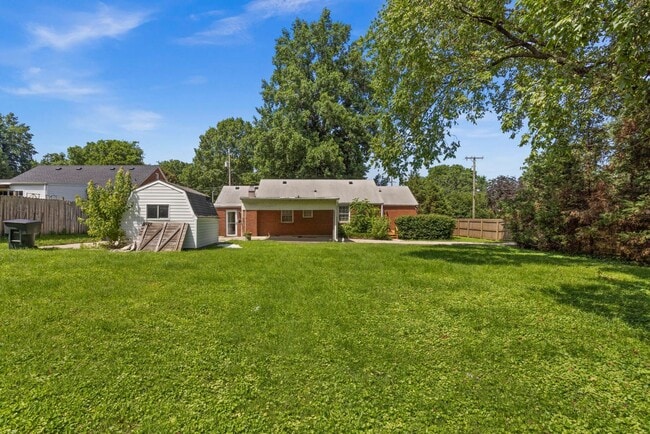 Building Photo - 1001 Horseshoe Dr