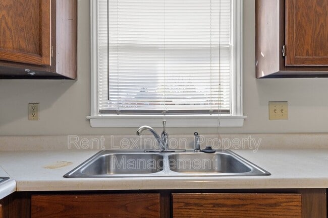 Building Photo - 1932 Mint Julep Ln