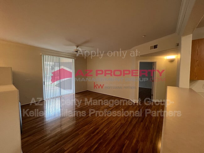 Building Photo - 955 E Knox Rd