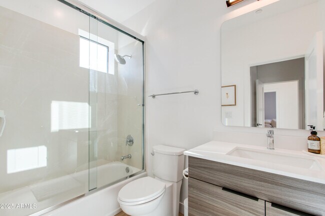 Building Photo - 4220 N 32nd St