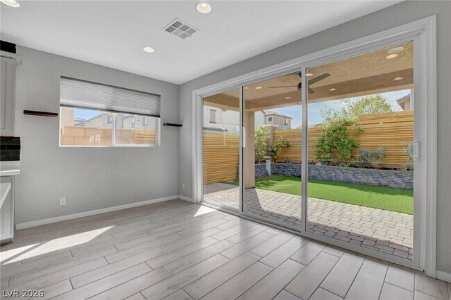 Building Photo - 8067 Tank Loop St