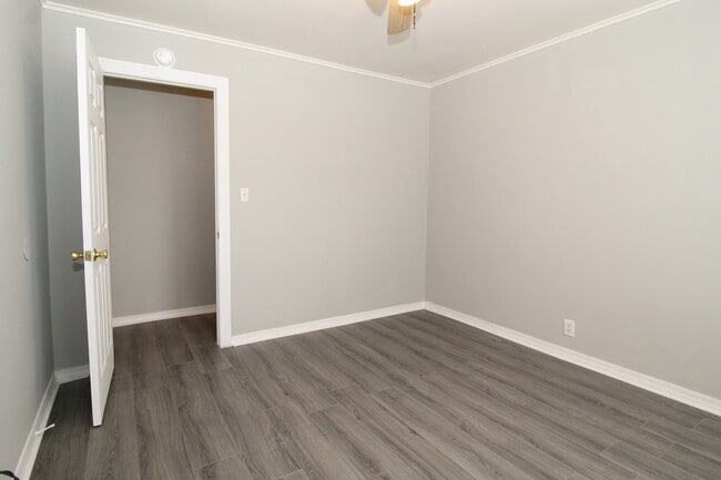 Building Photo - 2418 W Wedington Dr