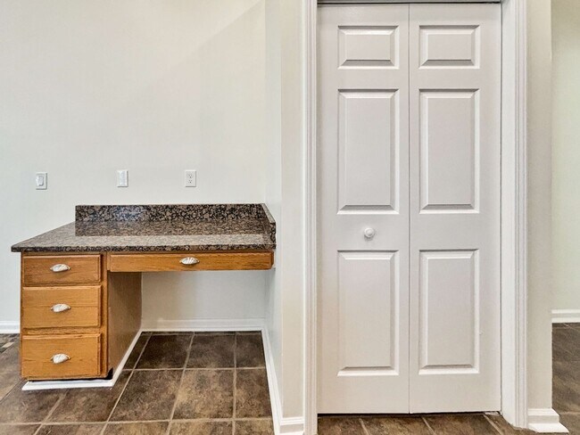 Building Photo - Spacious 5-Bedroom Home Near Lake Acworth!