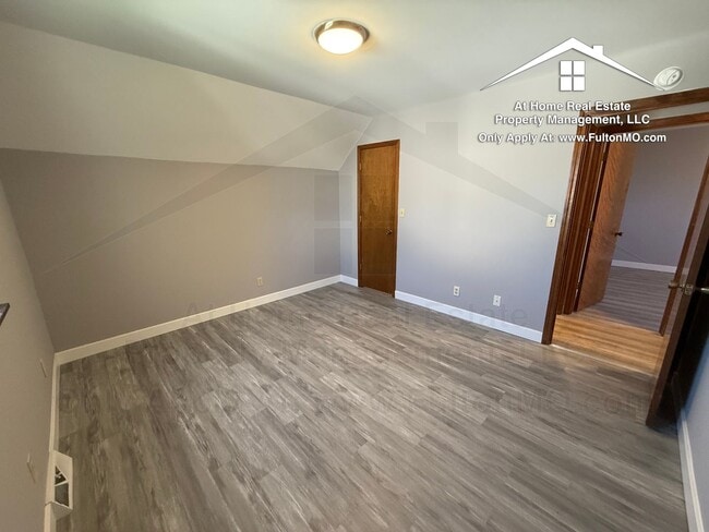Building Photo - 2703 Mayflower Dr