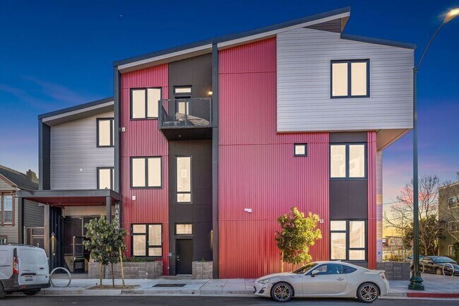 Building Photo - 1549 32nd St