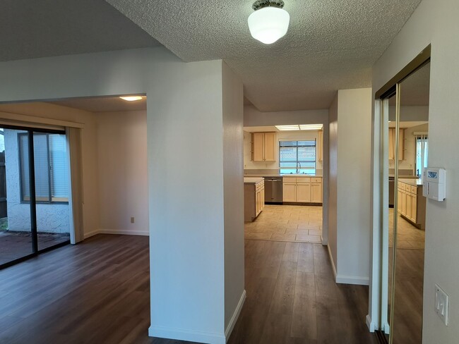 Building Photo - Beautifully updated and Move In Ready!