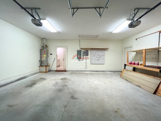 Building Photo - Beautiful 3-Bed Home with Outdoor Kitchen ...