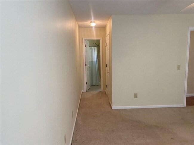 Building Photo - 114 Spring Creek Ct