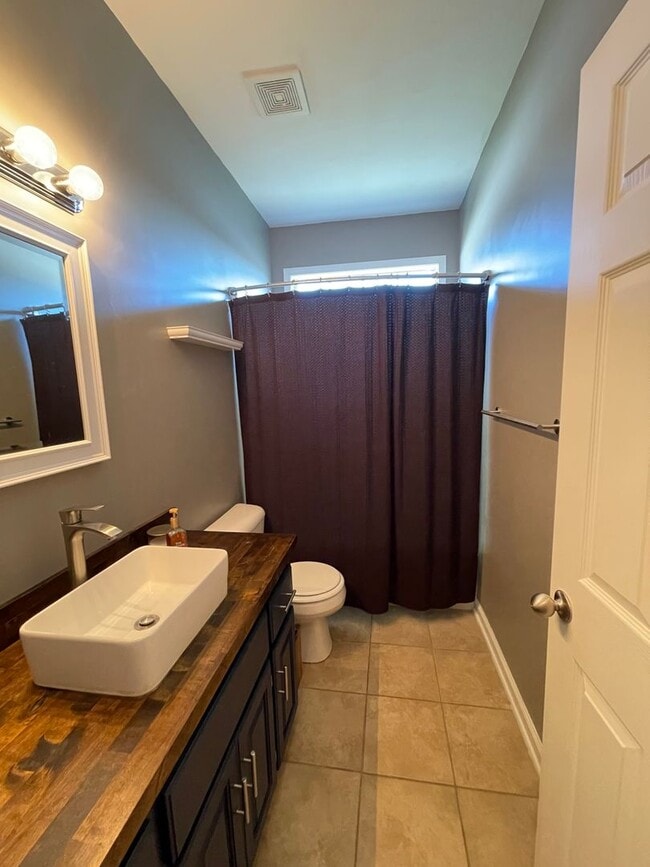 Building Photo - Wakefield Subdivision!  End Unit.