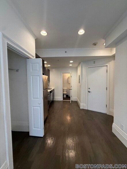 Building Photo - 270 Newbury St