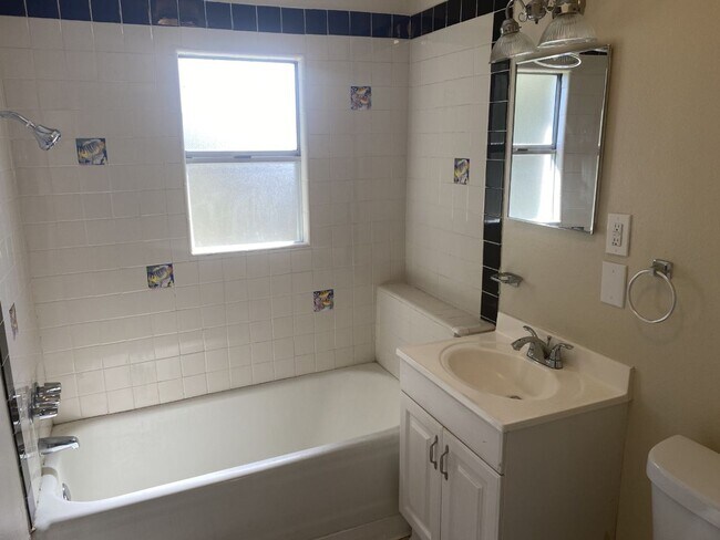 Building Photo - Lovely 2 Bedroom, 1 Bathroom Unit in Vallejo!