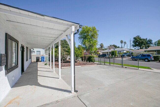Building Photo - 10955 Burnet Ave