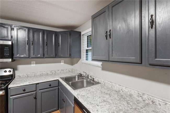 Building Photo - 562 Patillo Rd