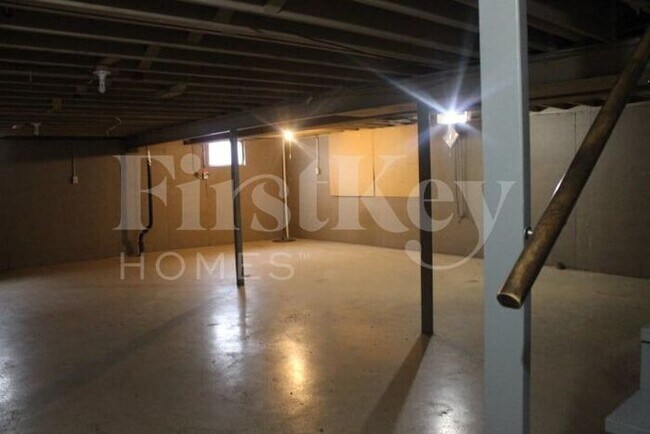 Building Photo - 1343 SW Horizon Dr