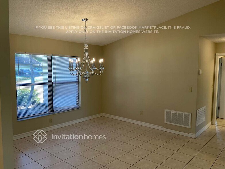 Building Photo - 2814 Luce Dr N