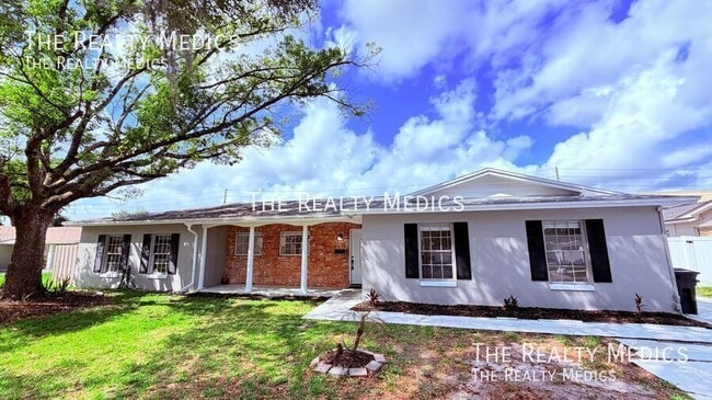 Building Photo - 6 Carriage Hill Cir