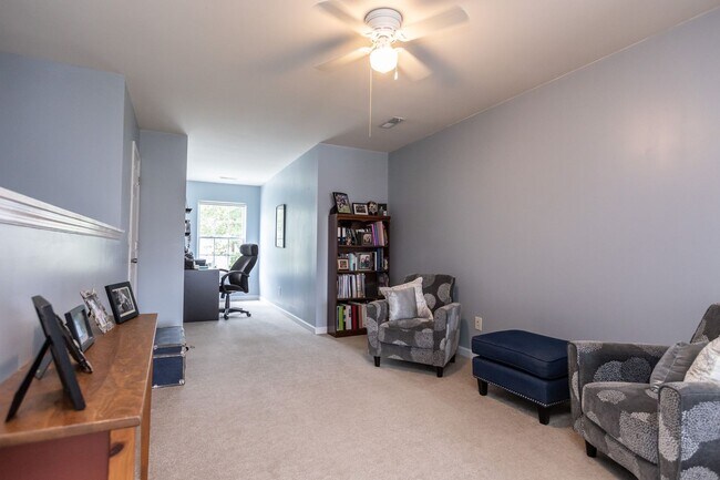 Building Photo - 3 Bedroom 2.5 Bath Townhouse in Grand Oaks...