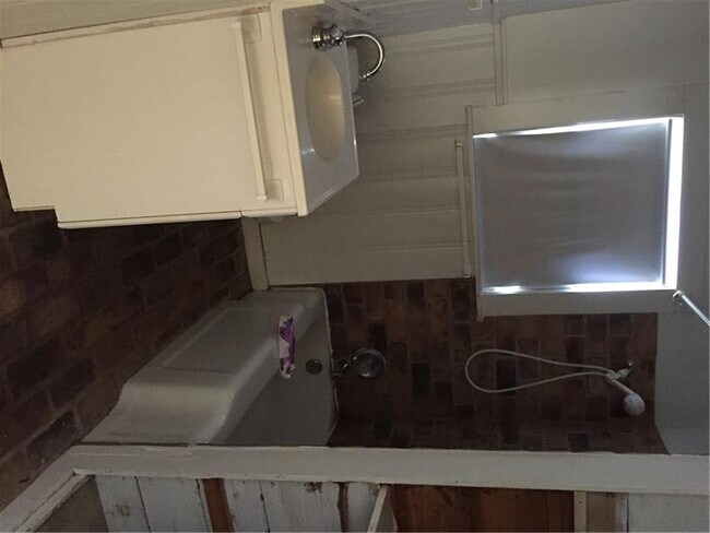 Building Photo - 342 College Dr