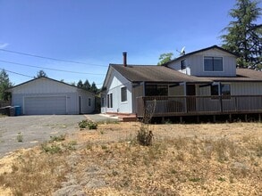 Building Photo - Sebastopol country property