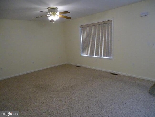 Building Photo - 10 Fairview Ave