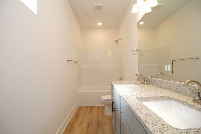 Building Photo - Modern 3-Bedroom Home with Granite Counter...