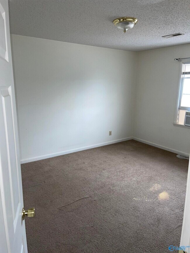 Building Photo - 6209 Friar Tuck Dr NW