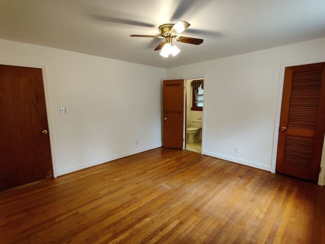 Building Photo - 3 bedroom home , detached garage, multiple living areas