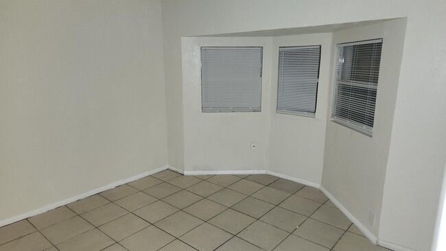 Building Photo - 512 N 8th St