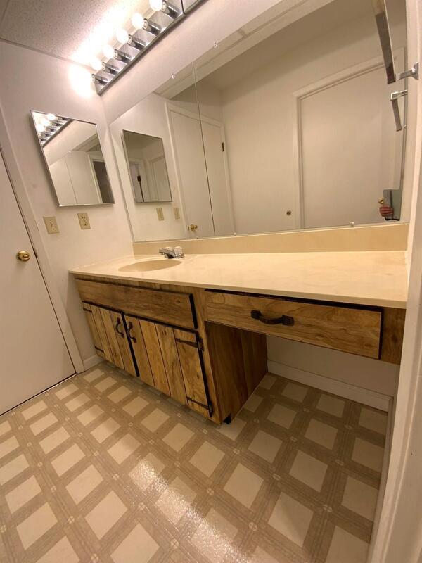 Building Photo - 808 Nowland Court