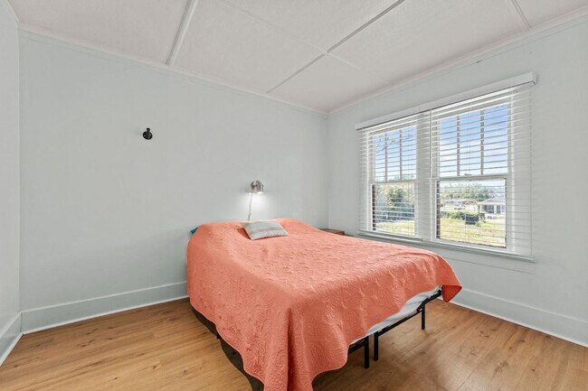 Building Photo - 4347 22nd Ave S