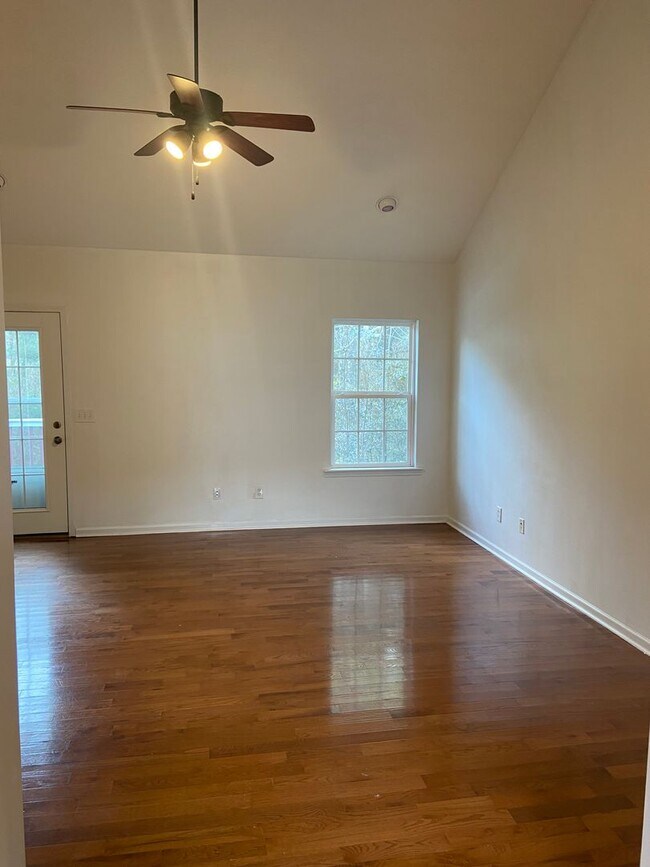 Building Photo - 940 Sandstone Ln